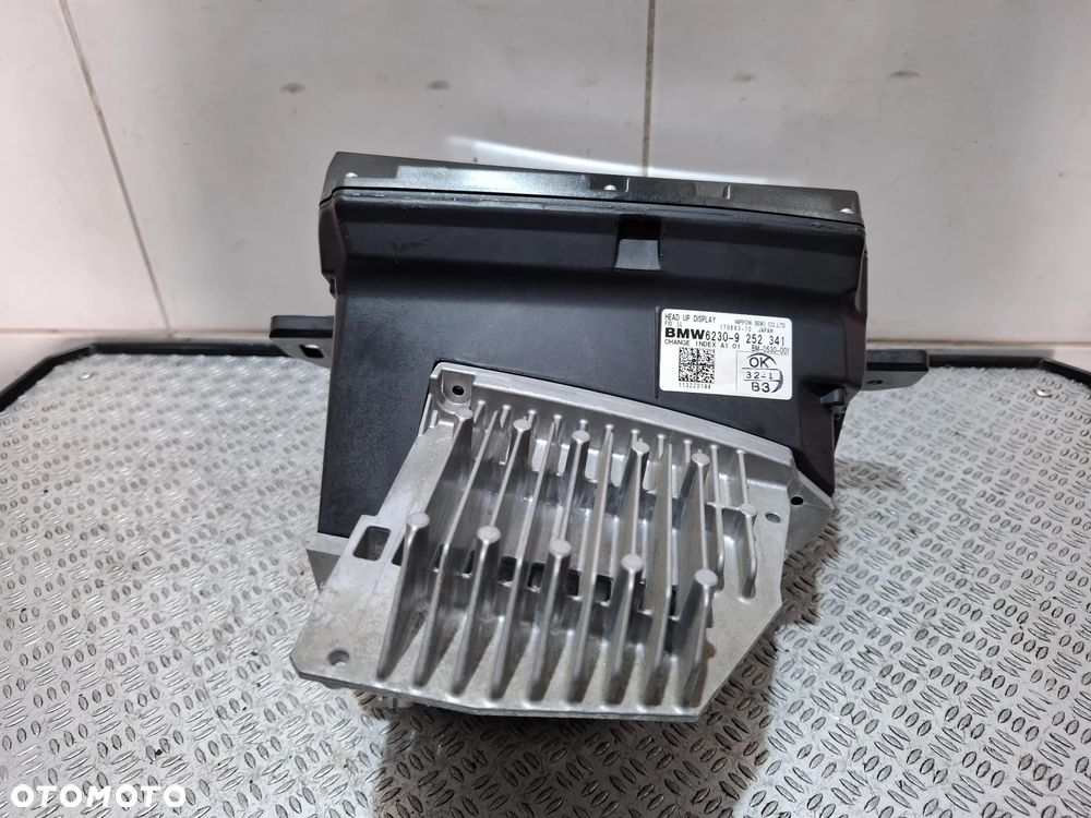 Wyświetlacz Head UP europa BMW 5 F10 - F11 Rok 2014 nr 9252341 - 2