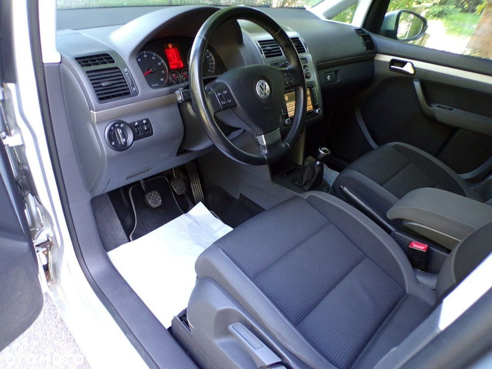 Volkswagen Touran - 19