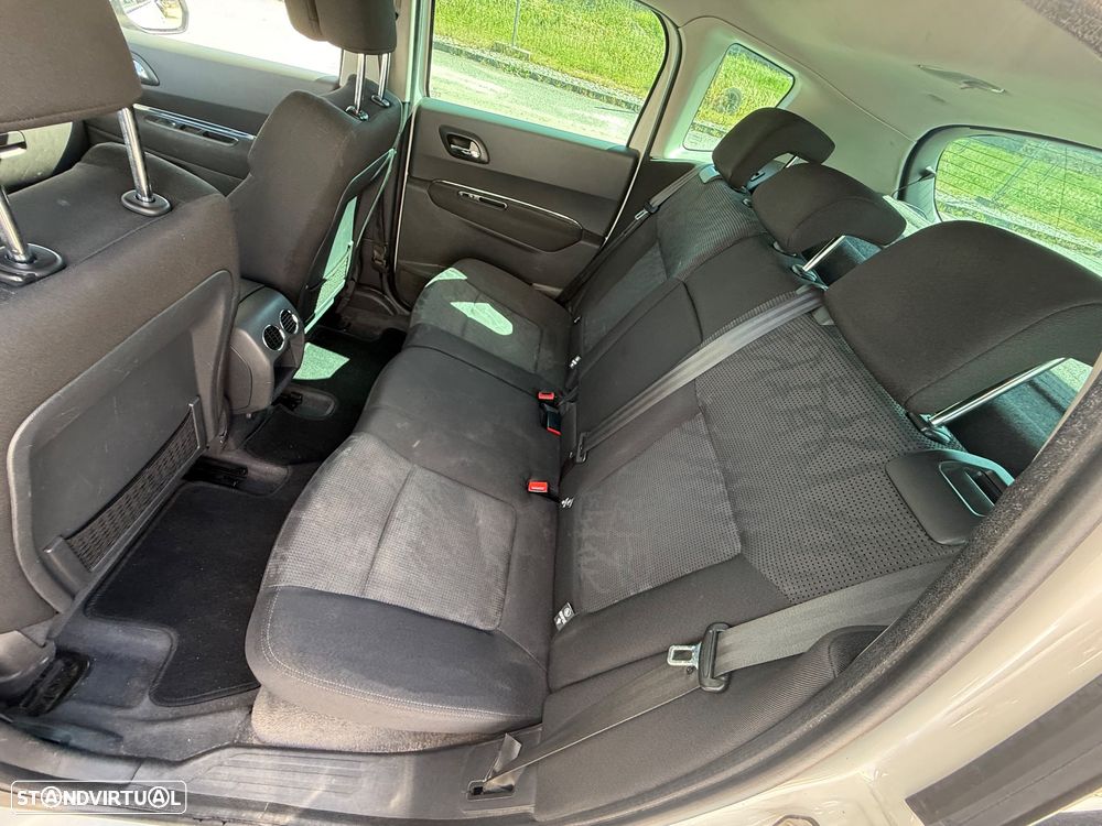 Peugeot 3008 1.6 HDi Executive - 21