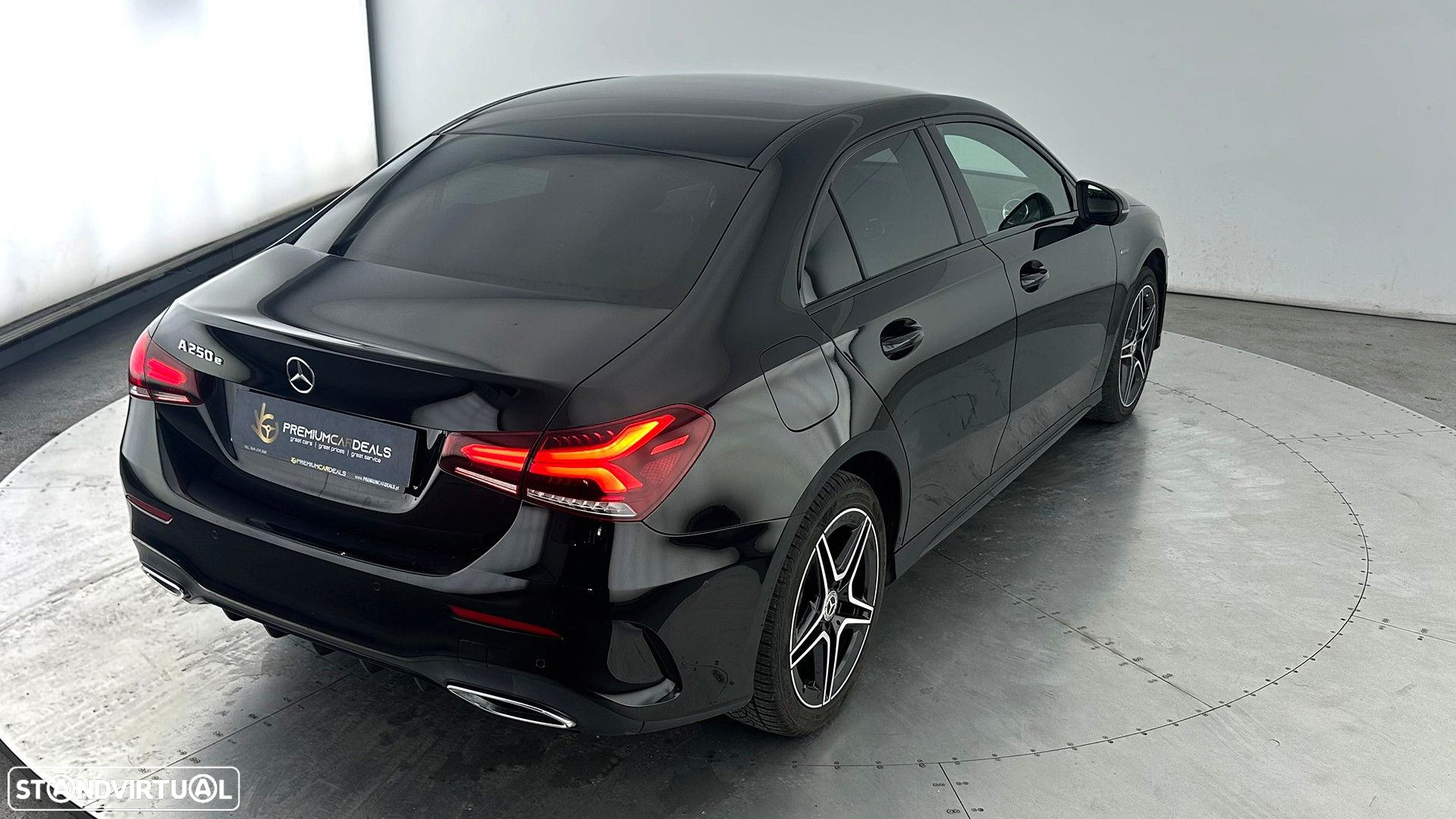 Mercedes-Benz A 250 Limousine e AMG Line - 10