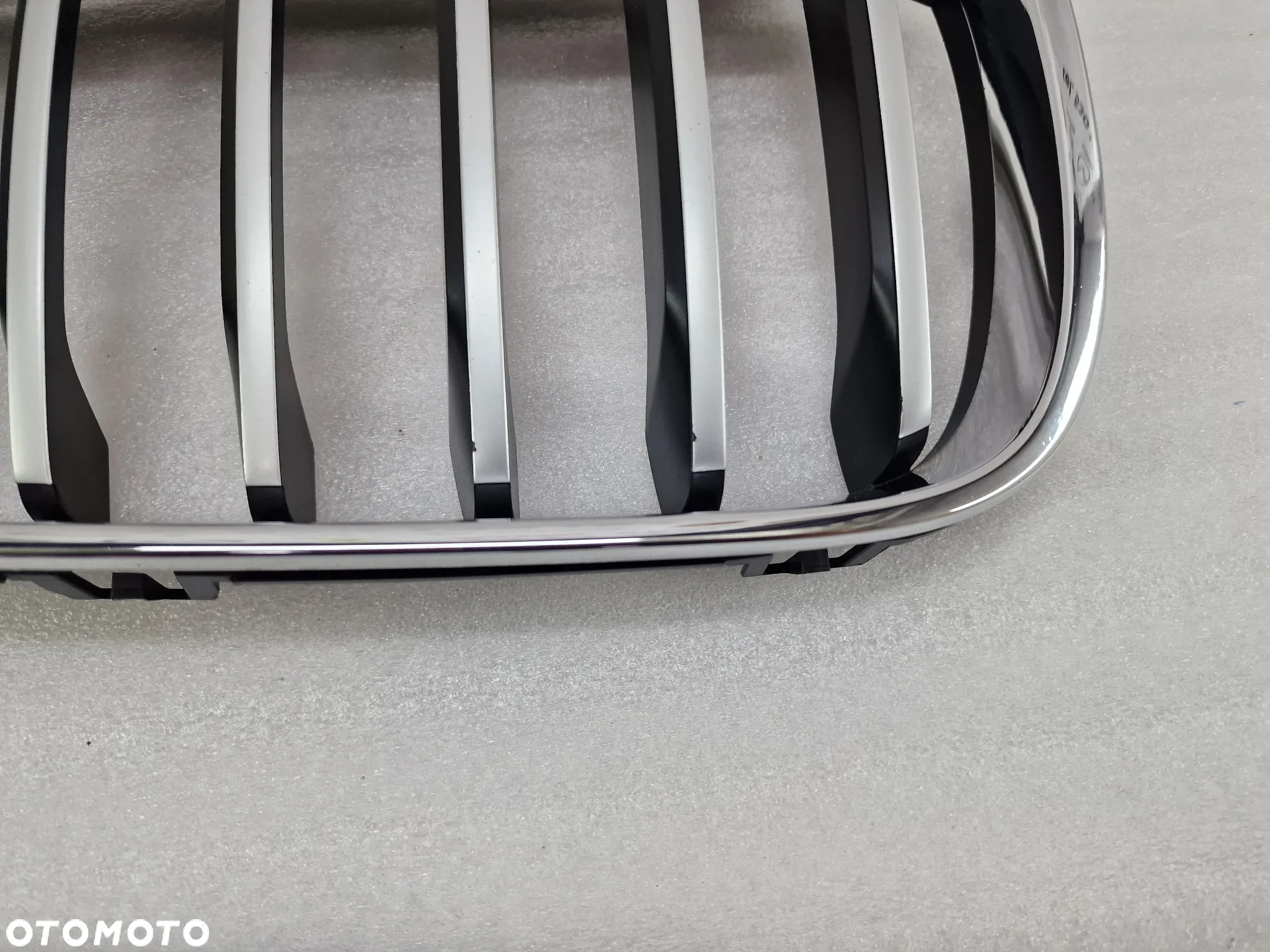 BMW X1 F48 15- PRAWA NERKA / ATRAPA / GRILL PRZEDNI PRZÓD X-LINE SATYNA ŁADNY , NR 7354824 / 7383366 , NR AUKCJI GL690 - 6