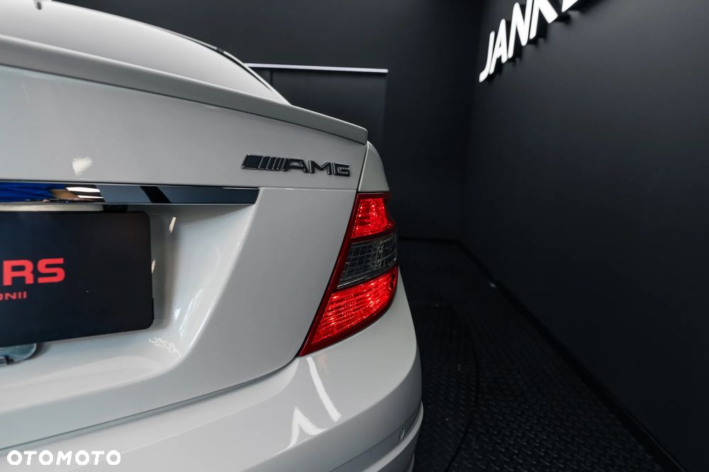 Mercedes-Benz Klasa C 63 AMG 7G-TRONIC - 16