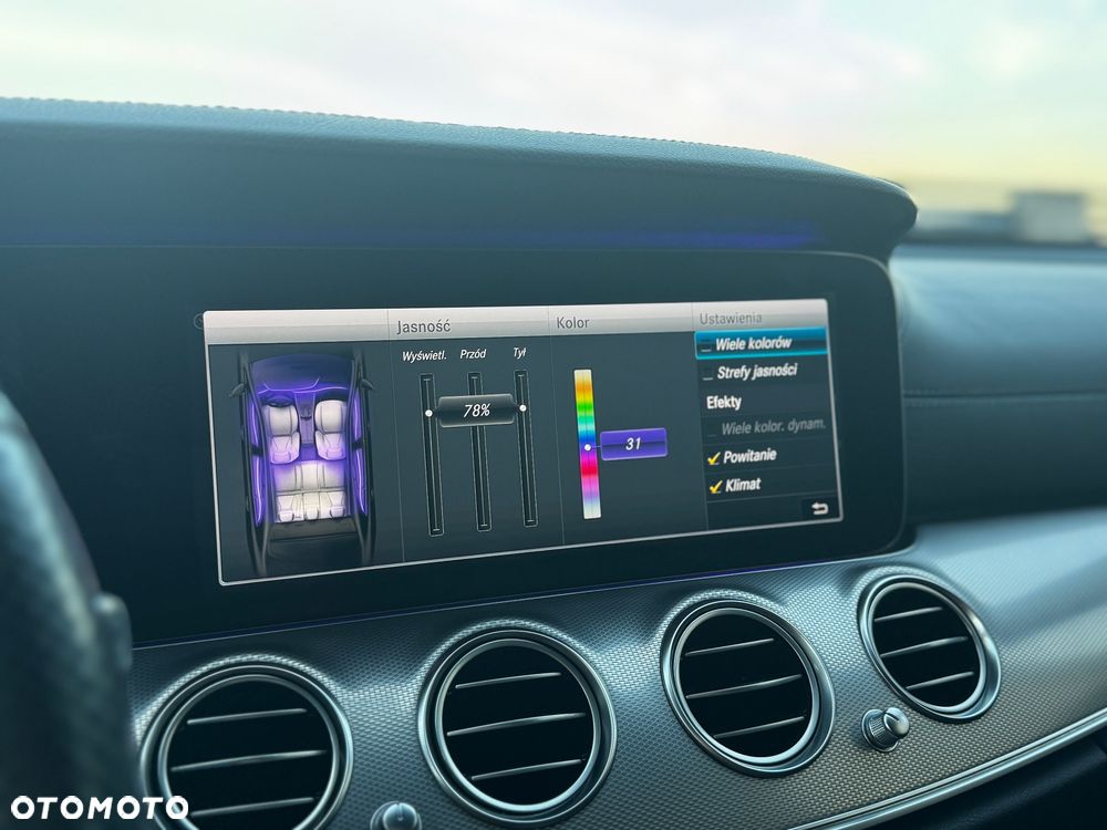 Mercedes-Benz Klasa E 220 d 4-Matic 9G-TRONIC - 35