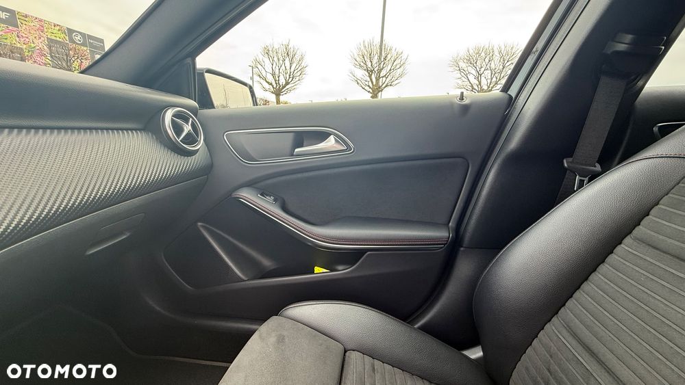 Mercedes-Benz Klasa A 220 4-Matic AMG Line - 16