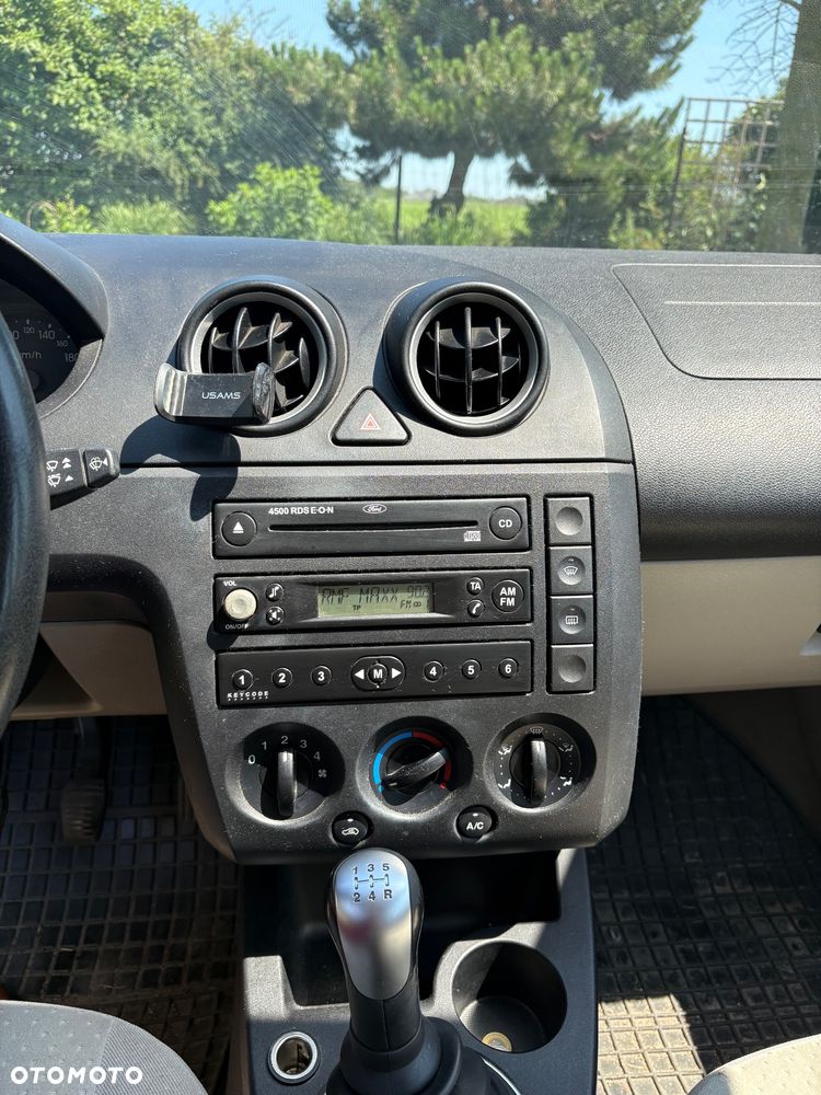 Ford Fiesta 1.4 Ghia - 12