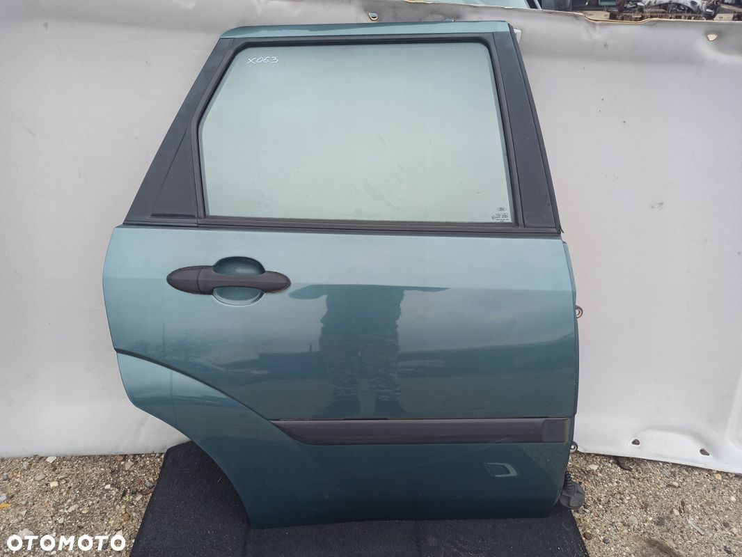 Drzwi prawy tył kompletne FORD FOCUS MK1 KOMBI kolor X1 - 1