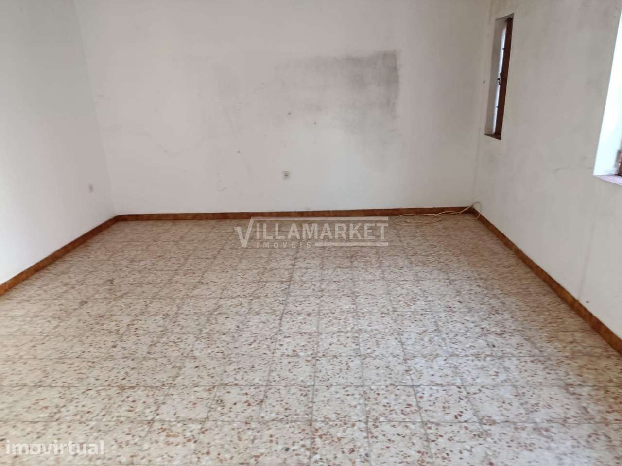 Moradia V2 da banca com garagem e logradouro com 335 m2 situada no cen - Grande imagem: 5/9