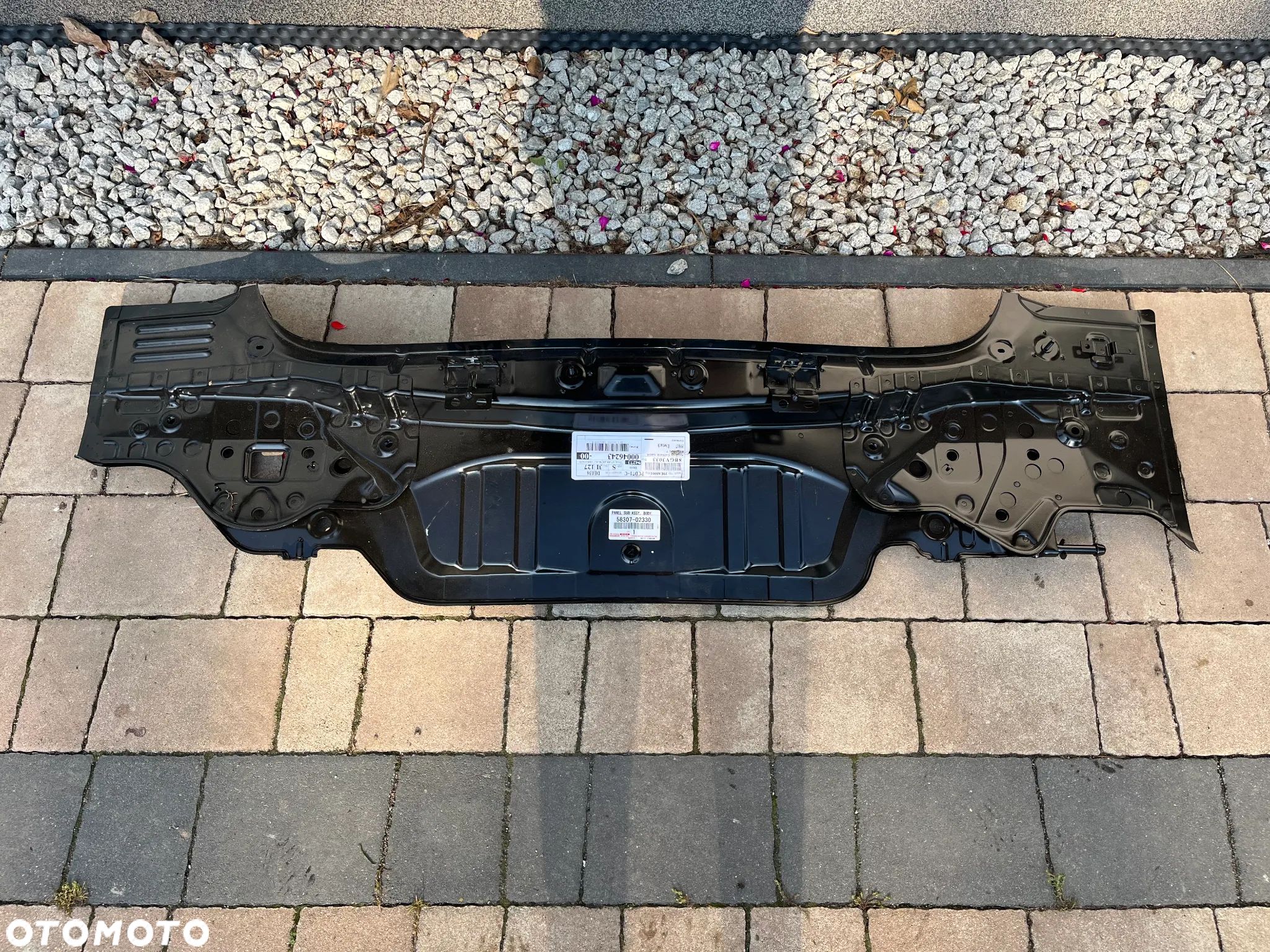 Toyota Auris II kombi 2013- pas tylny - 1