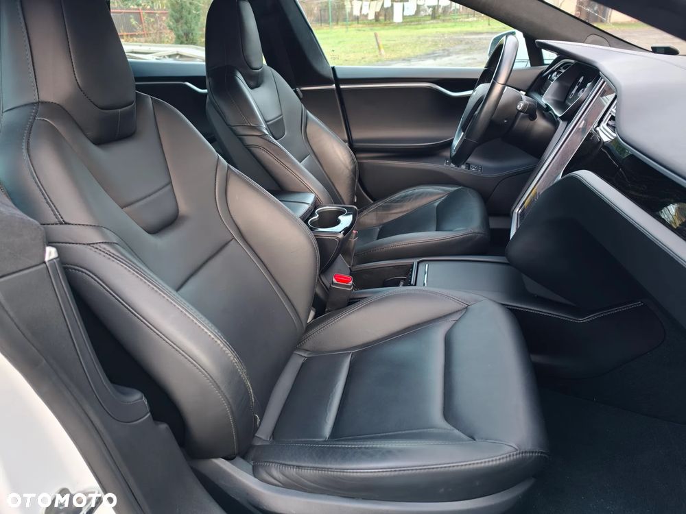 Tesla Model S - 6