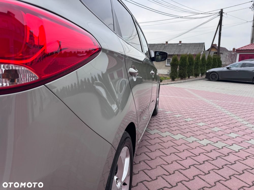 Kia Carens 1.6 GDI M - 13