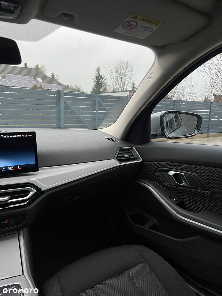 BMW Seria 3 318i - 17