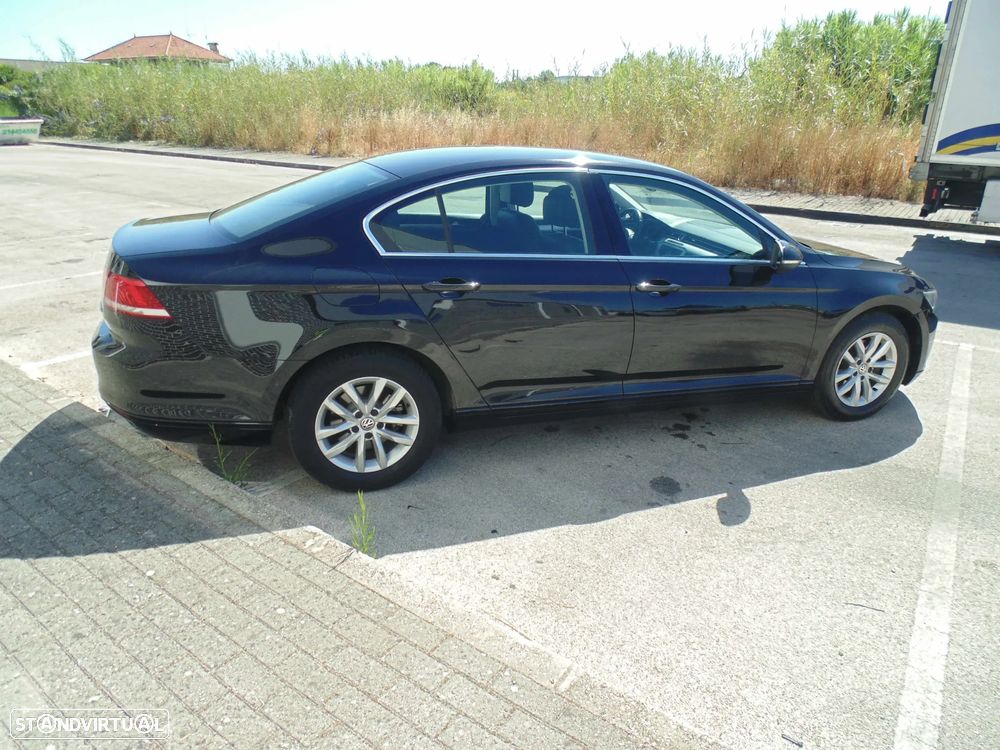 VW Passat 1.6 TDI Highline - 8
