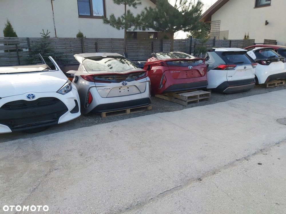 Toyota Auris II pas tył tylny wanna podłoga KOMBI 12 - 18r - 11