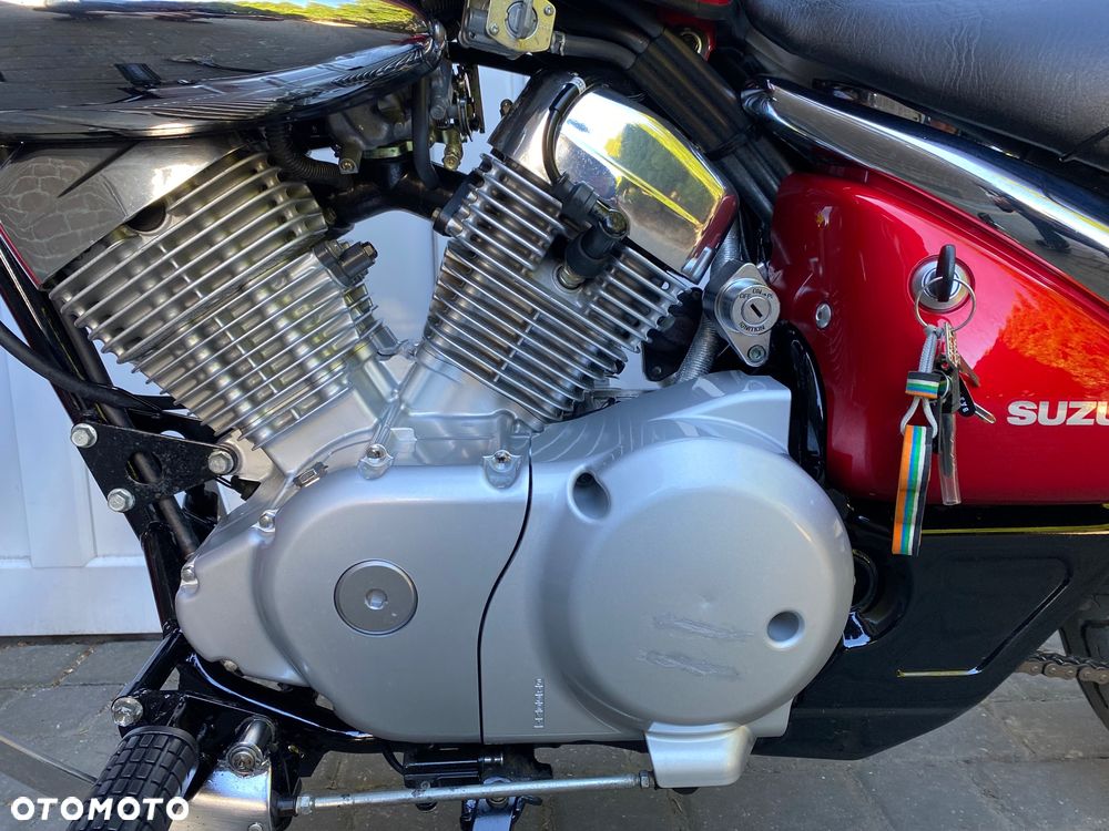 Suzuki Intruder - 11