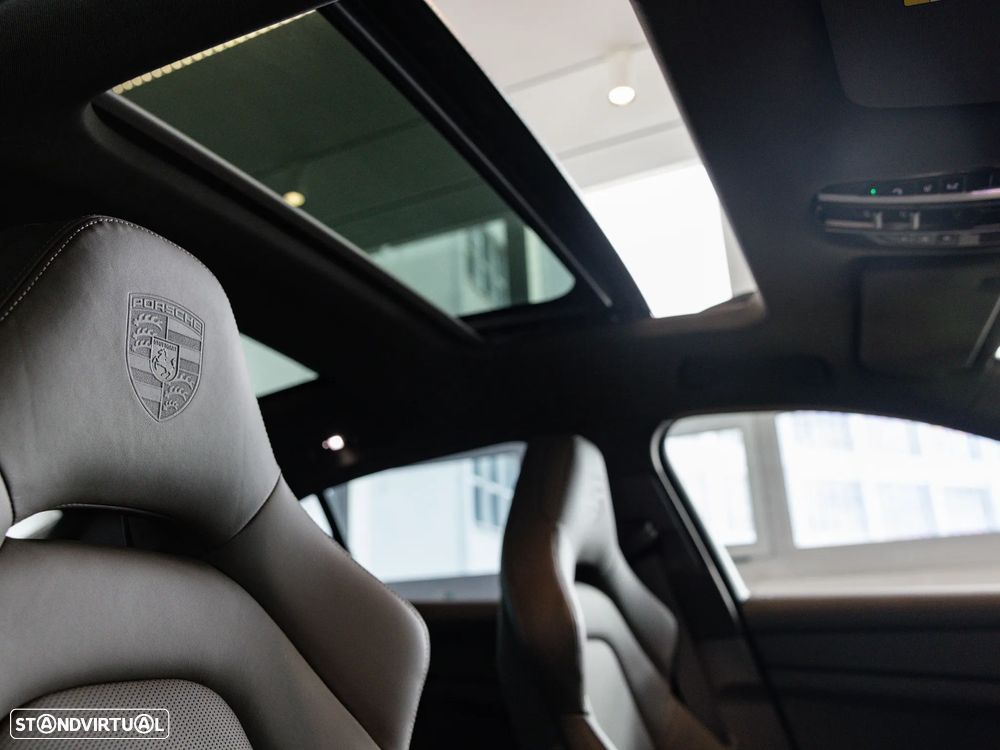 Porsche Panamera 4 E-Hybrid Platinum Edition - 42