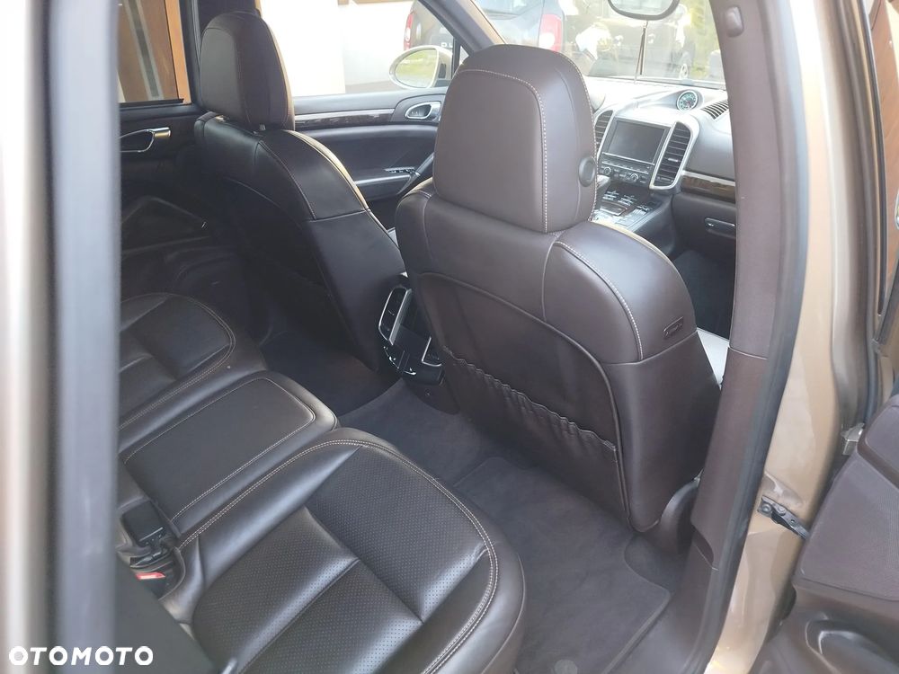 Porsche Cayenne Platinum Edition - 10
