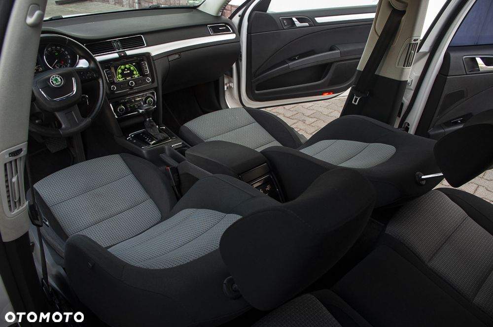 Skoda Superb 2.0 TDI DSG Ambition - 23