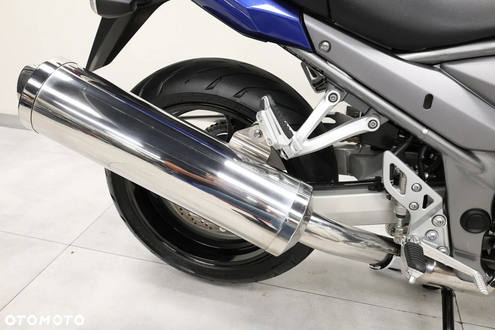 Suzuki GSX - 32