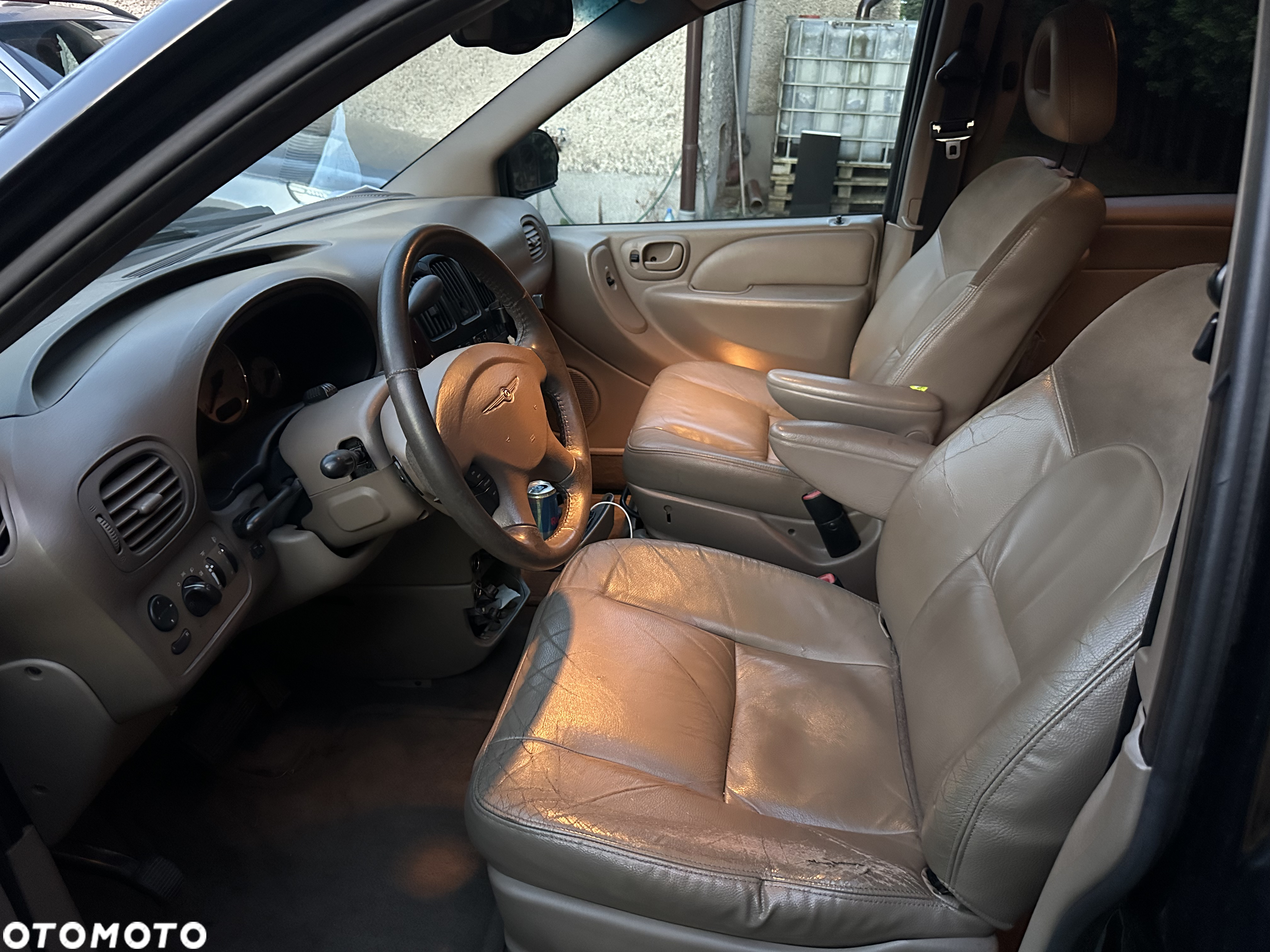 Chrysler Grand Voyager 3.3L LX - 8