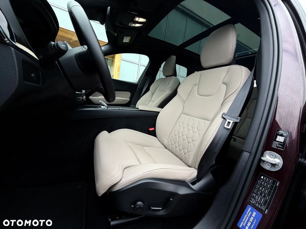 Volvo XC 60 B5 B AWD Plus Dark - 23