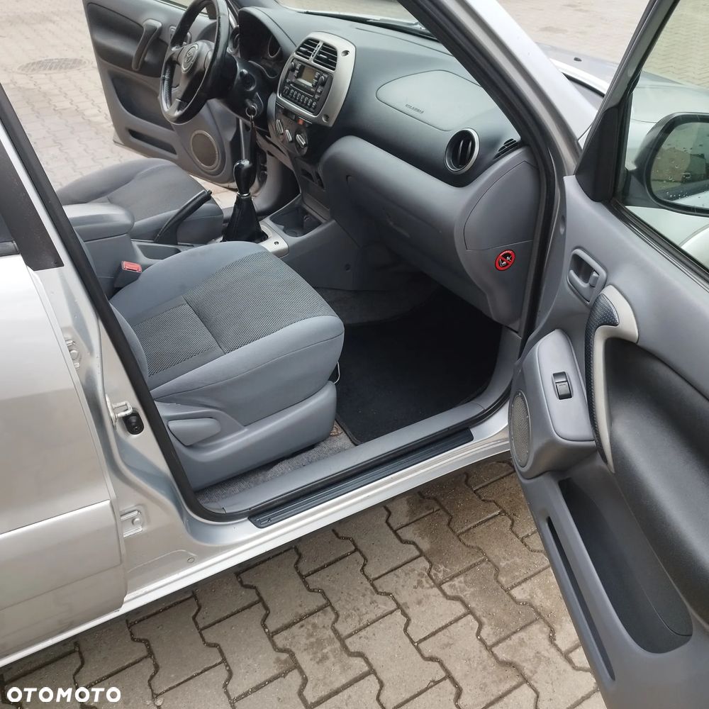 Toyota RAV4 - 8