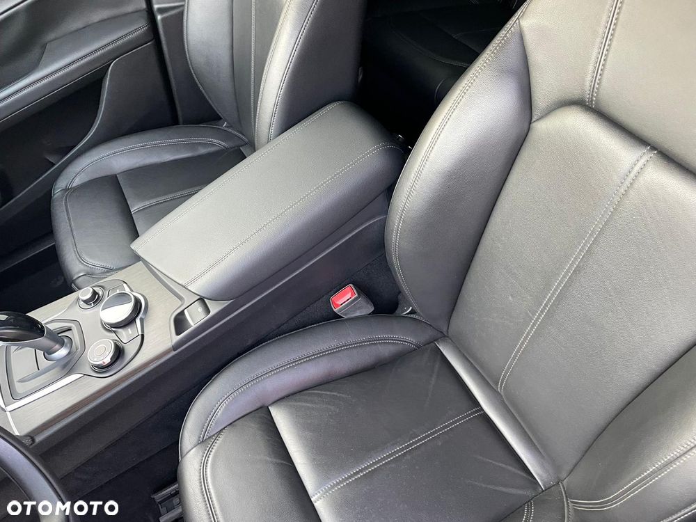 Alfa Romeo Stelvio 2.0 Turbo 16V AT8-Q4 Executive - 8