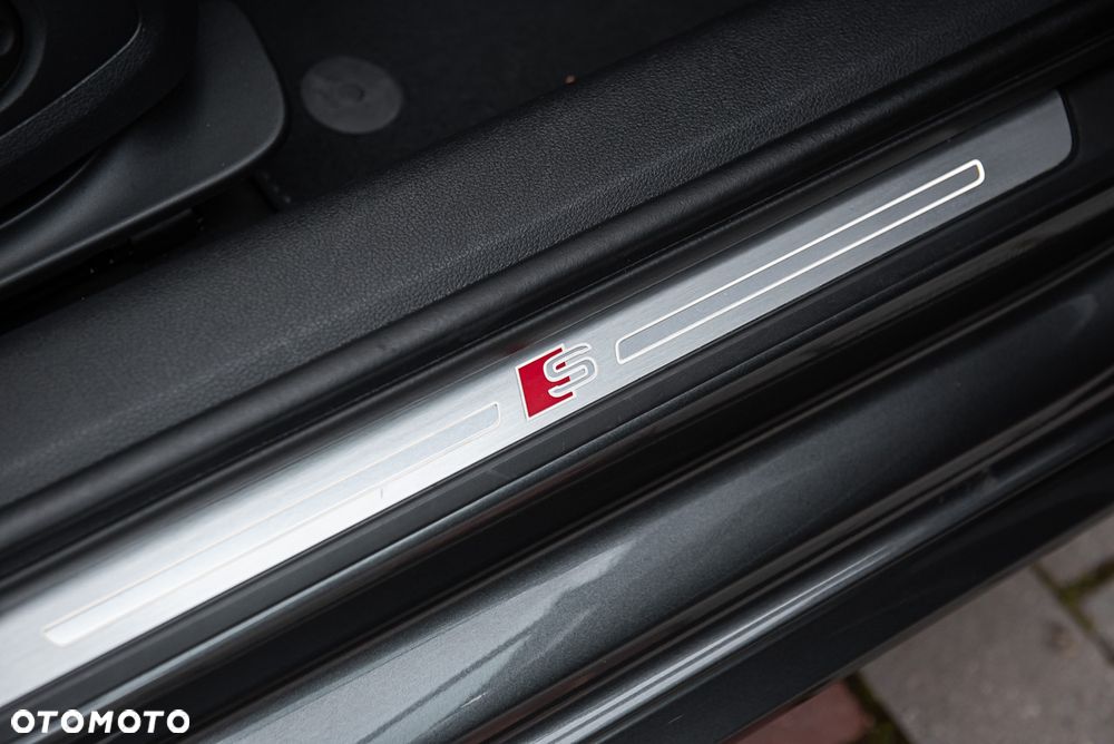 Audi A4 Avant 2.0 TDI ultra S tronic design - 35