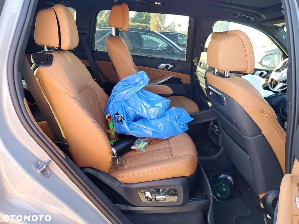 BMW X7 - 11