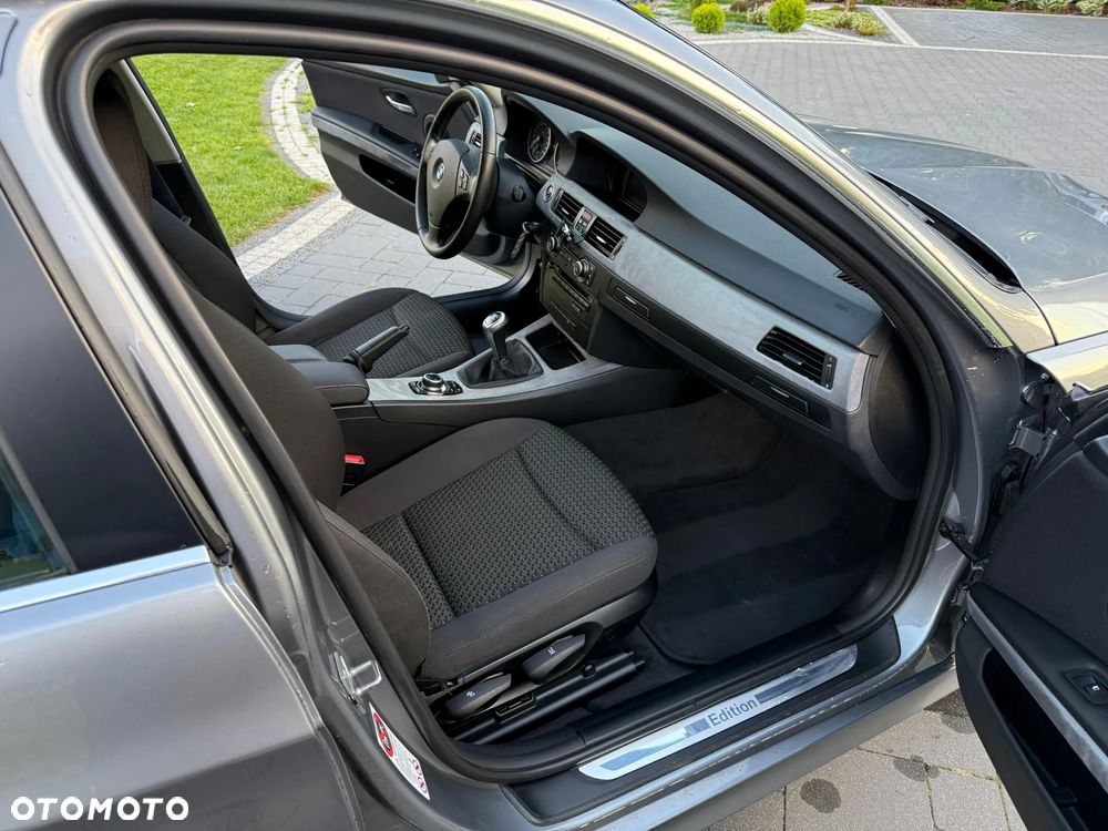 BMW Seria 3 320i - 26