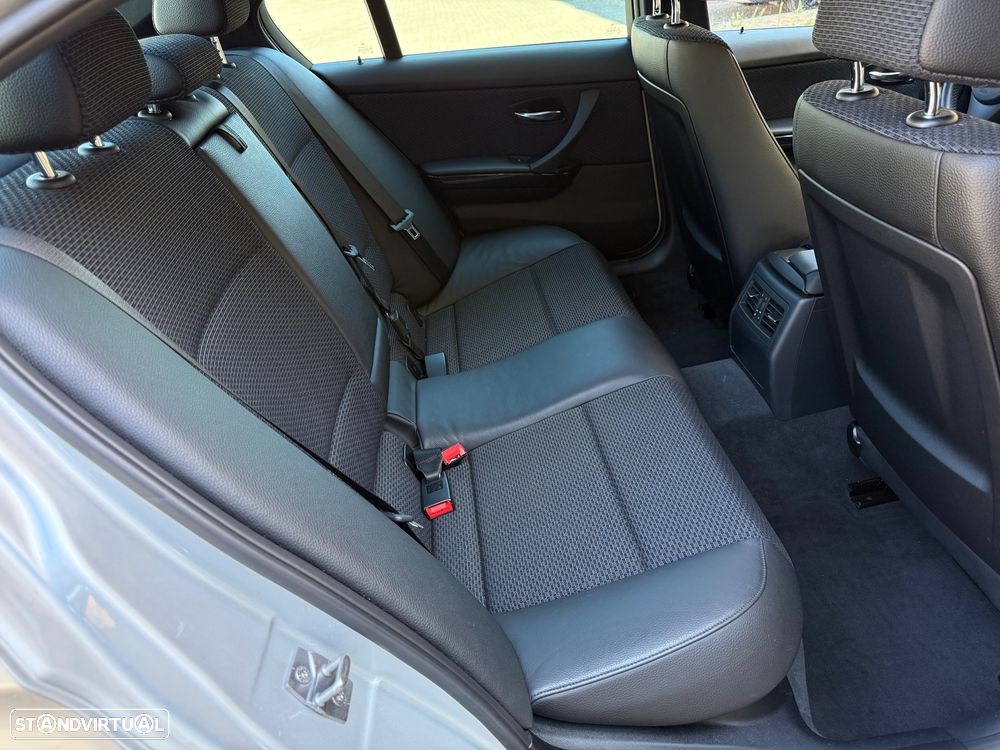 BMW 320 d Pack M - 17