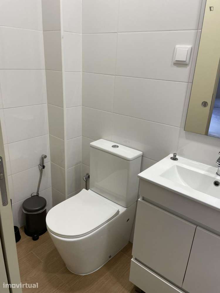 Quarto - localizado em Santa Apolónia Lisbon - Grande imagem: 4/7