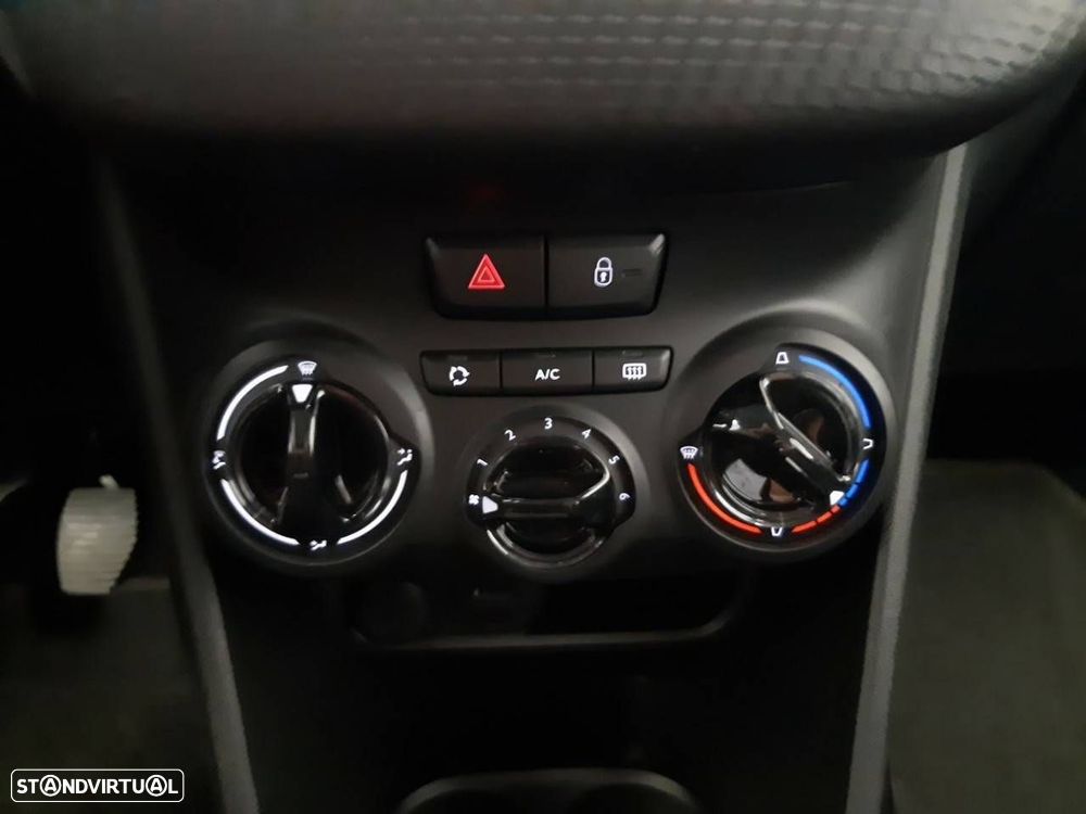 Peugeot 2008 1.2 PureTech Signature - 16