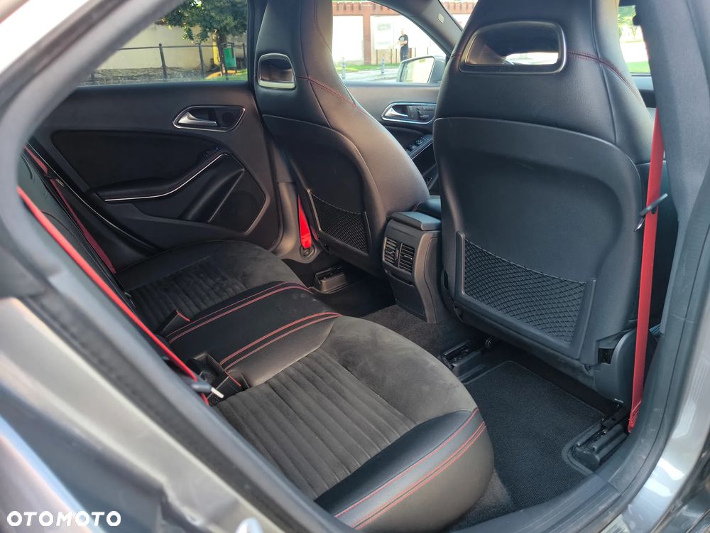 Mercedes-Benz CLA 250 Sport 7G-DCT - 12