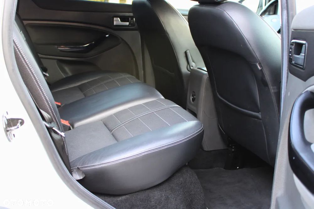 Ford Kuga 2.0 TDCi 2x4 Titanium - 21