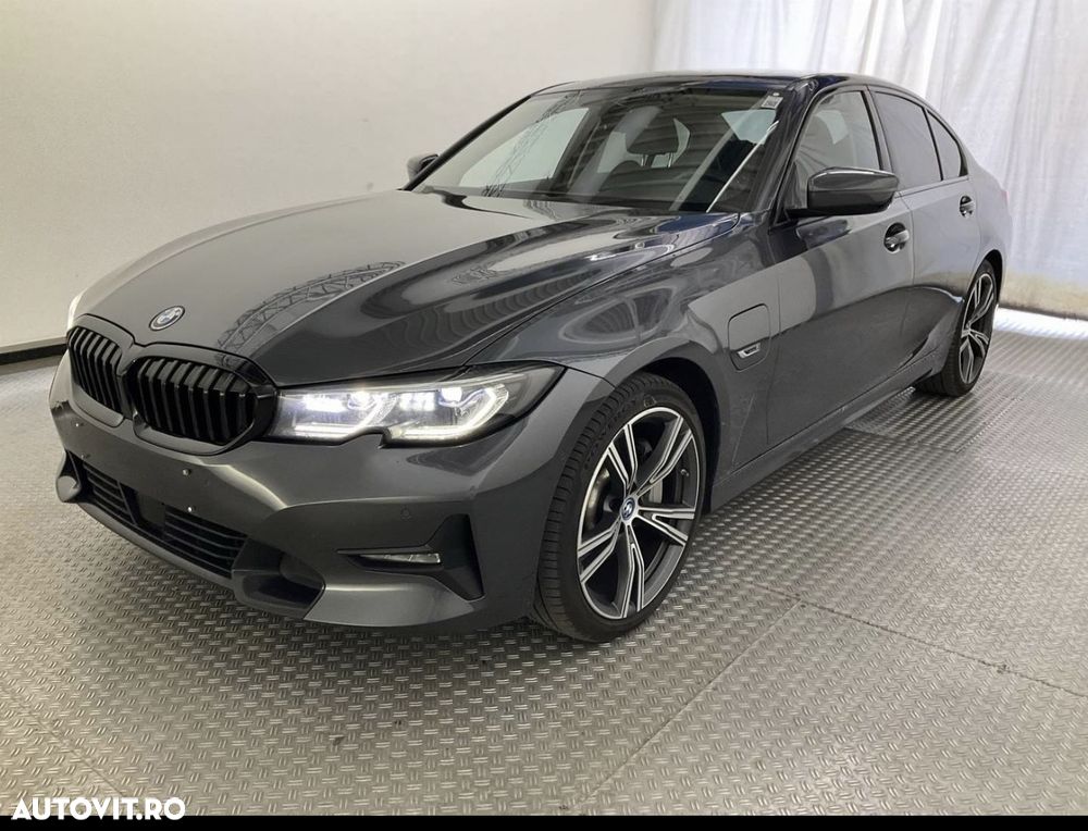 BMW Seria 3 330e Aut. Sport Line - 3