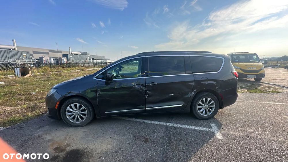 Chrysler Pacifica - 14