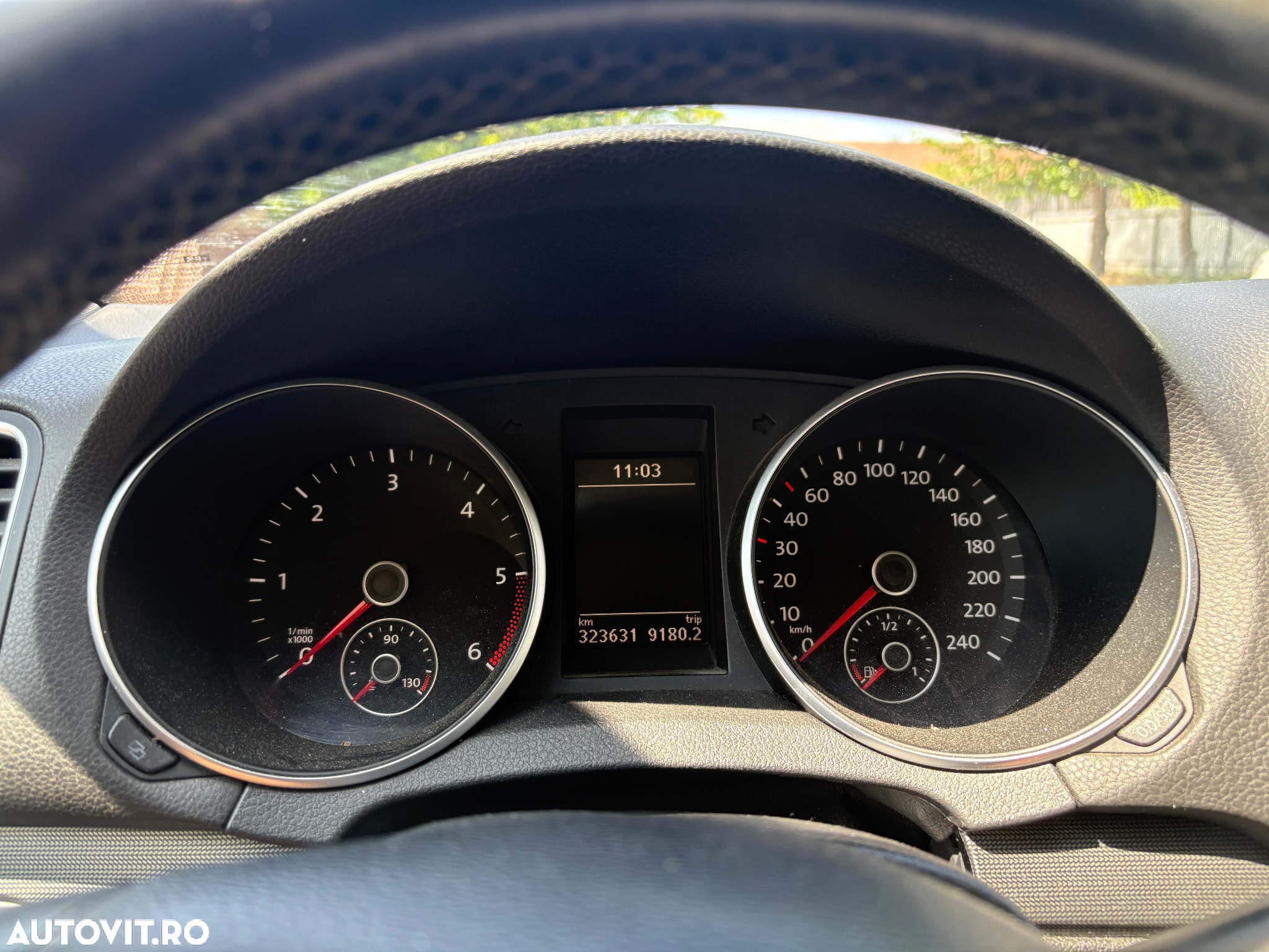 Volkswagen Golf 1.6 TDI DPF Highline - 5