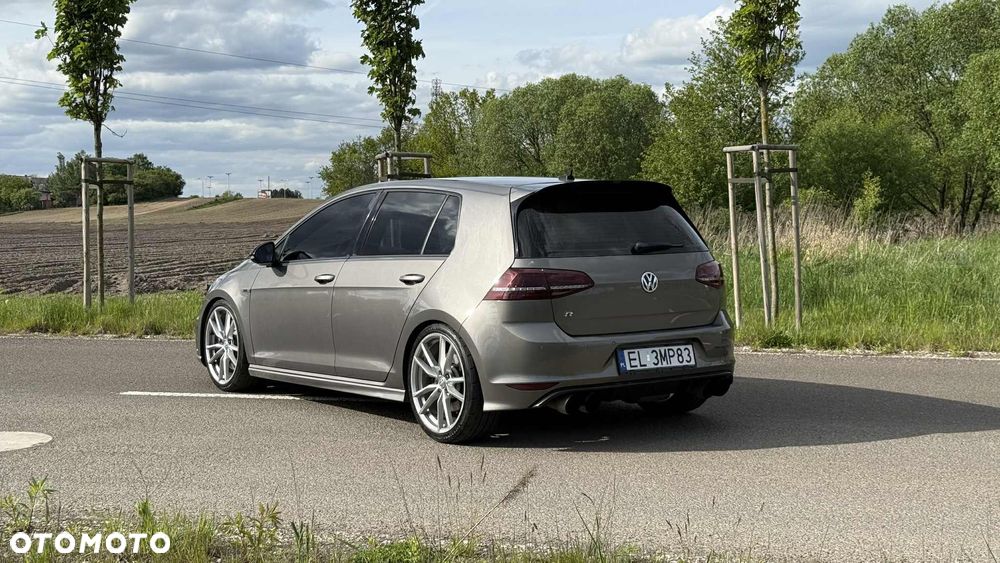 Volkswagen Golf - 1