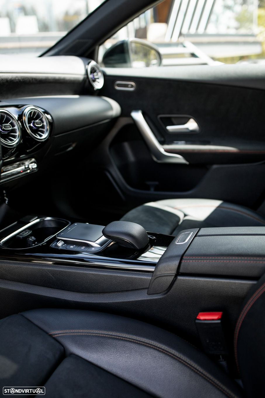 Mercedes-Benz A 250 Limousine e AMG Line - 10