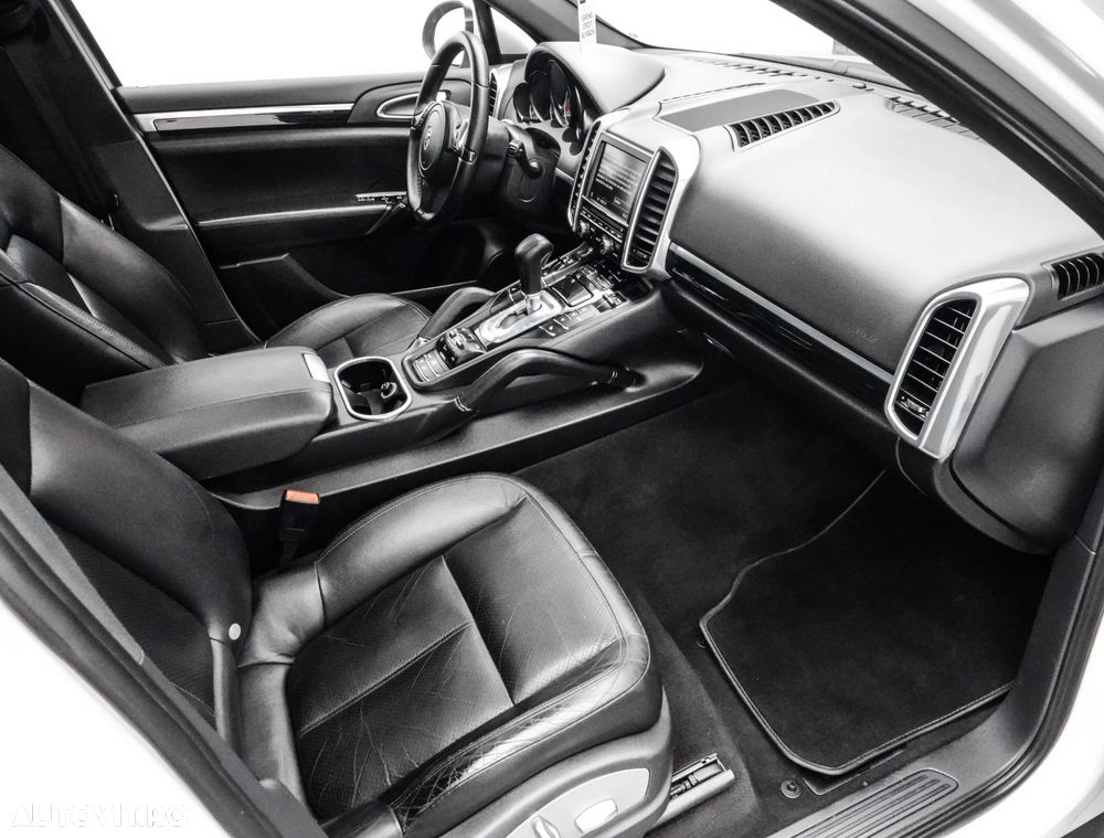 Porsche Cayenne - 14