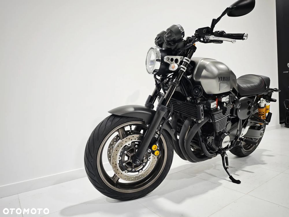 Yamaha XJR - 16