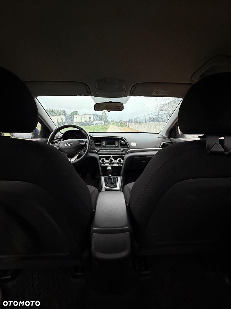 Hyundai Elantra 1.6 Comfort - 4