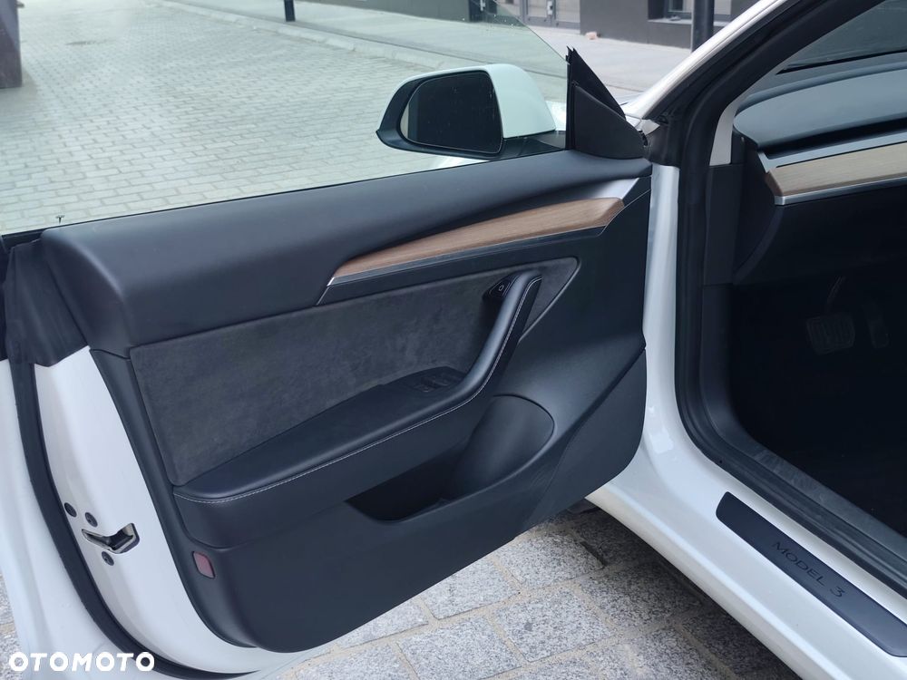 Tesla Model 3 RWD - 11