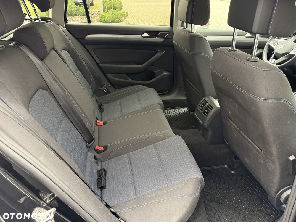 Volkswagen Passat - 26