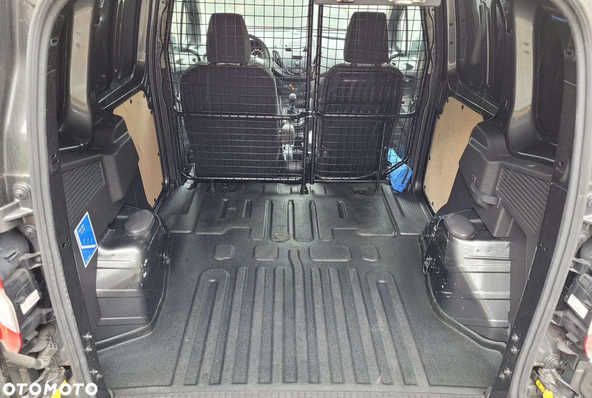 Ford Transit Courier - 18