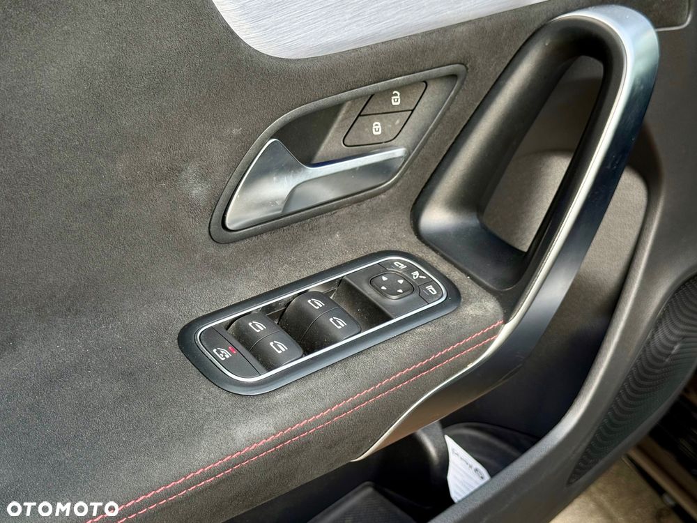 Mercedes-Benz Klasa A 220 4-Matic AMG Line 7G-DCT - 19