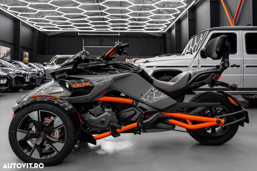 Can-Am Spyder - 19