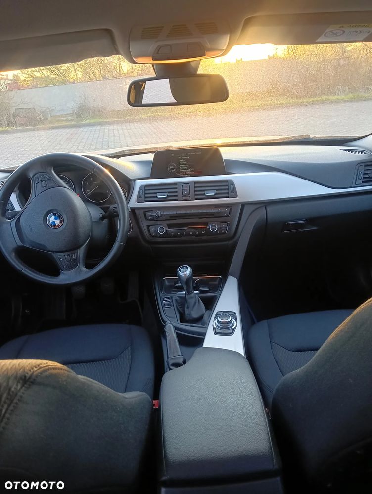 BMW Seria 3 318d - 4