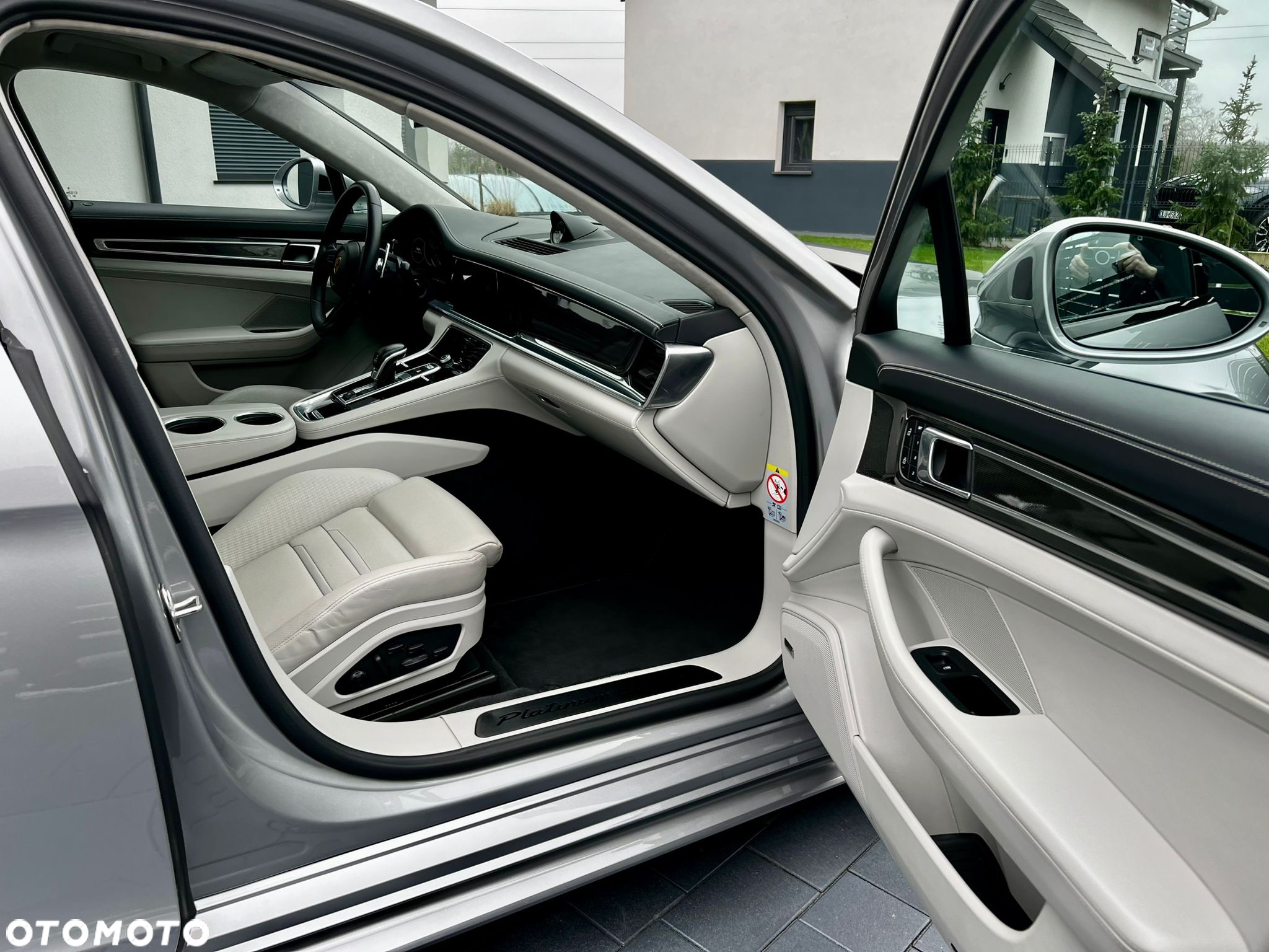 Porsche Panamera 4 E-Hybrid Platinum Edition - 3