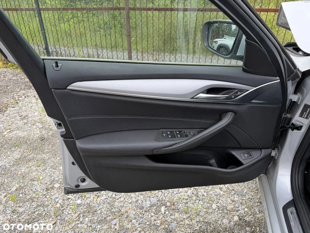 BMW Seria 5 530d xDrive mHEV Luxury Line sport - 13